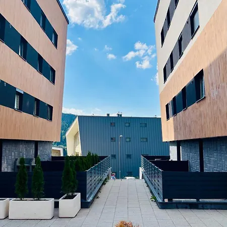 Triple Shine & Free Garage Appartement *