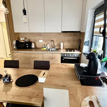 Triple Shine & Free Garage アパート *